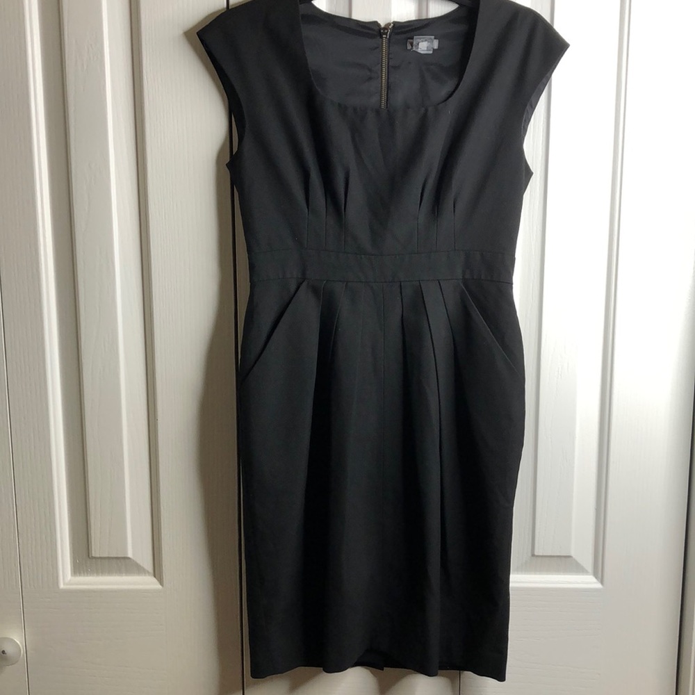 Ann Taylor 2P black dress w/ from pockets EUC